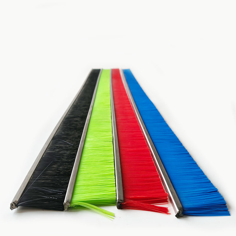 Gate brush strip